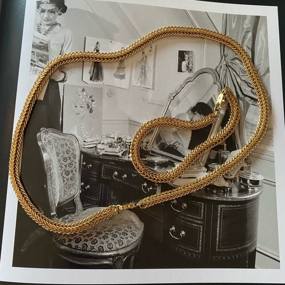 Gold tone necklace and bracelet set
